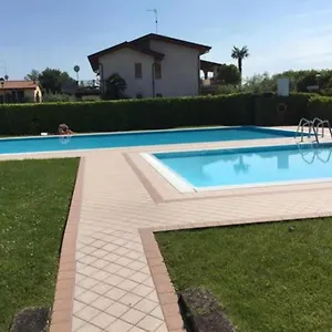 Con Piscina A , Lazise Italia